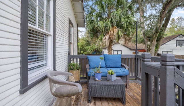 Retro Retreat minutes from downtown