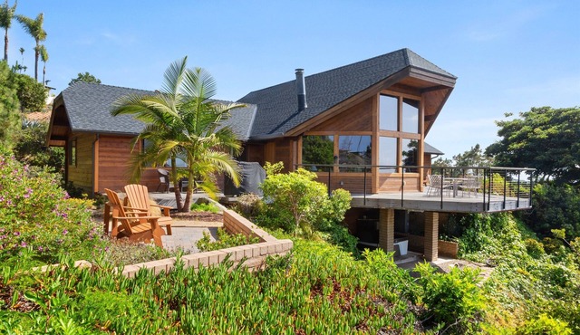 Retro Retreat: Ocean & Lagoon Views & Super Fun!