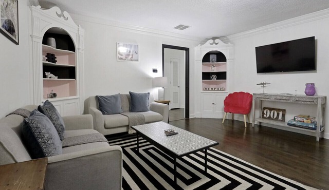 Retro Retreat*Walk to Graceland*Free Parking &Wifi