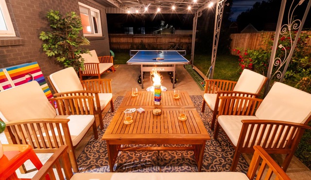 Retro Rooms: Ping-Pong, Fire-Pit, Game Room, Families + Dogs + Fenced Yard