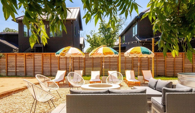 Retro SoLa Retreat Mins to DT/Heated Pool/Sand Volley Ball Court/Firepit