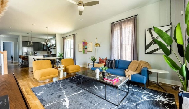 Retro Spacious Home-close to DT Nash w/parking!