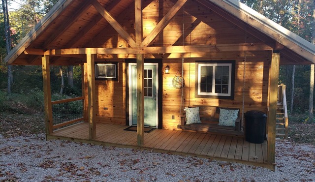 Retro studio cabin in lovely Frenchburg with Hot Tub, WiFi and fire pit