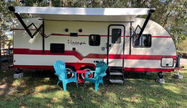 Retro Style Camper. Close to I-75, WEC, Shopping
