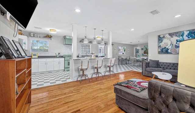 Retro Style River house in Milton Florida on Beautiful Black Water River.