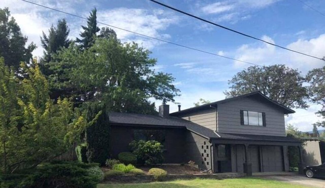 Retro West - Minutes from Downtown, Fenced Backyard, A/C