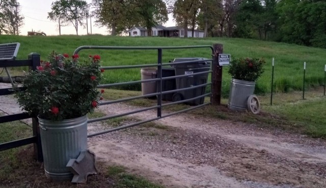 Return to the easy life at this quaint farm close to venues, lakes, and more!