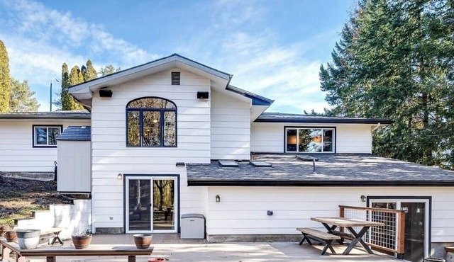 Reunion House on the Palouse! Spacious 4-bedroom house in lovely Pullman.