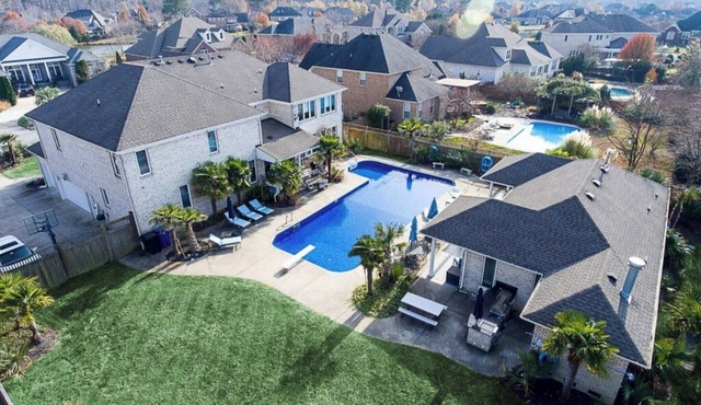 Reunion Paradise! amazing property for reunions and traveling teams sports