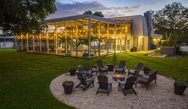 Reunion Resort 7 BR with POOL & Fun-spaces