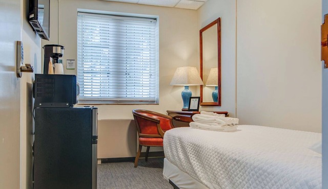 Revamped Dorm Room - GREAT Location!