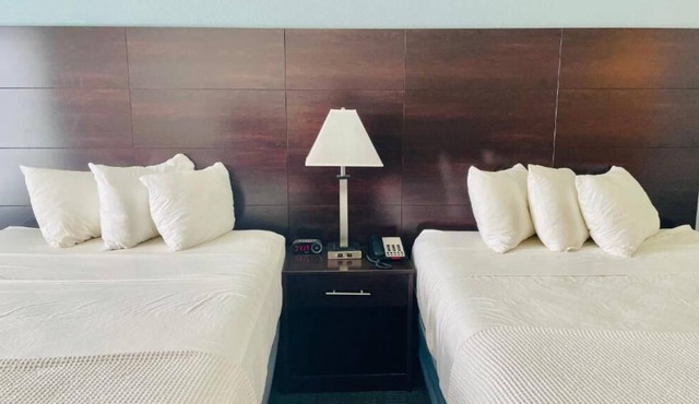 Revel In Aesthetic Charm! 4 Ergonomic Units, Minutes’ drive from JB Wells Park
