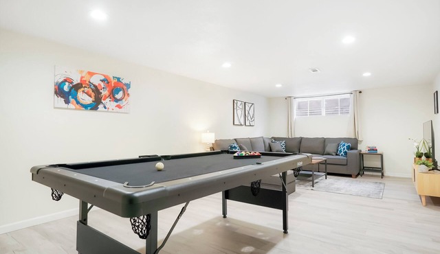 Revere Game House w/Pool Table, Sleeps 14
