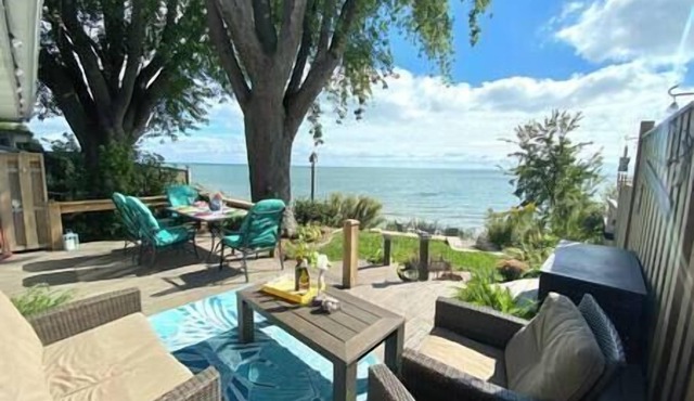 Reveries on the Lake-lakefront Kingsville Cottage, Your home away from home in Kingsville