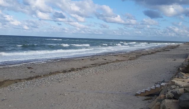 REXHAME BEACH OCEAN FRONT BUNGALOW COTTAGE VACATION RENTAL