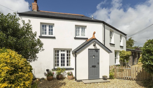 Rexton House is an attractive and spacious property enjoying a quiet location in the beautiful seasi