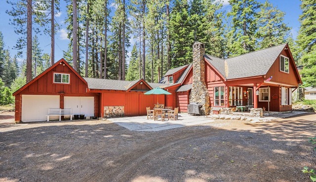 Reynold's Charming West Shore Cabin
