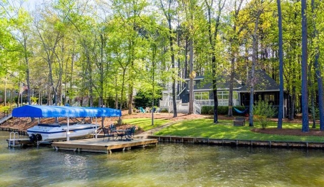 Reynolds lakefront golfers paradise with kayaks