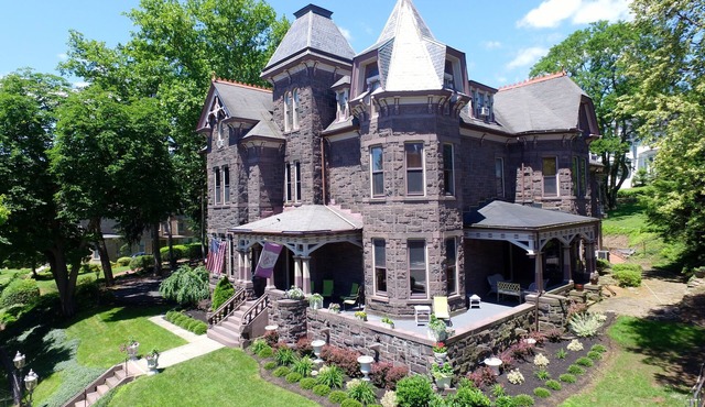 Reynolds Mansion B&B