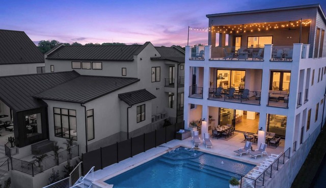 Reynolds Rooftop Sky Lounge, Concierge Services