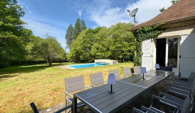 Reynou Gite | Private Pool | Near Limoges | Wi-Fi | Peace & Relaxation Disco