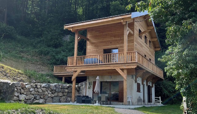 Rez de Chaussé de Chalet Avec Jardin, Calme et Proche du Village Pour 2 Adultes