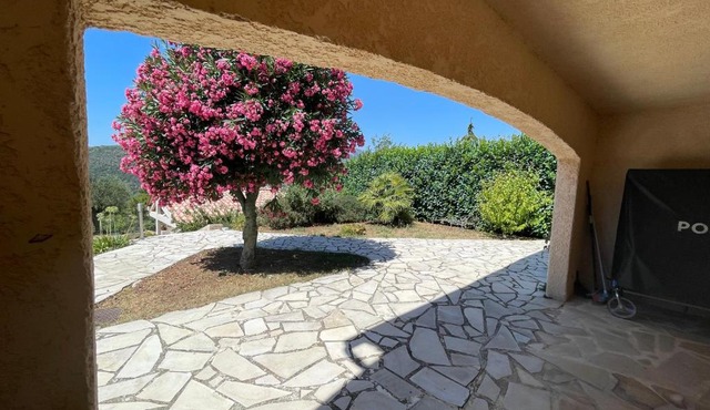 Rez de jardin, entre mer et montagne