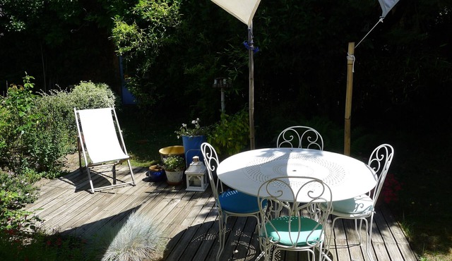 Rez de Maison Avec Jardin Arboré Privatif à 1 km de la Plage