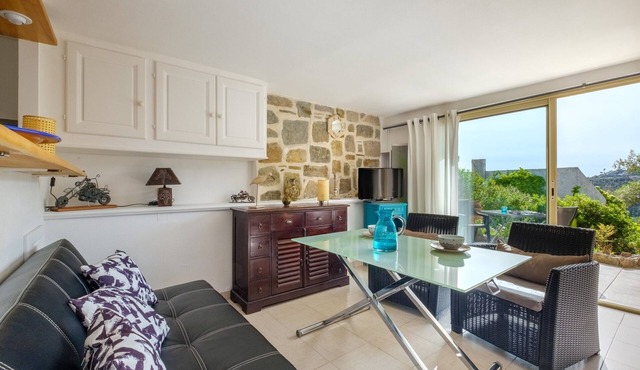 Rez-de-villa dans un beau domaine avec piscine