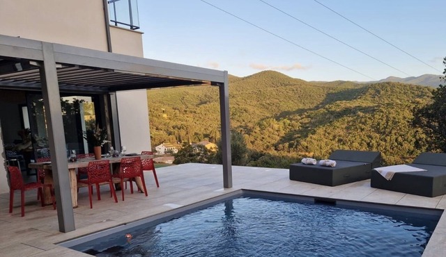 Rez-de-villa, 135 m2, Piscine, vue sur Montagnes