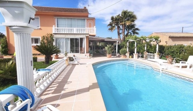 Rez de Villa de Charme Pour 5 Personnes Proche Commerces et Plages à 15 Minutes