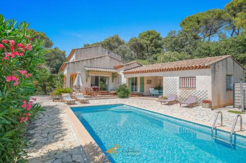 Rez de Villa provençal avec Belle Piscine privée et Parking