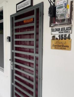 Rezeki indah Hstay self check in