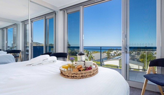 Rhapsody by the Sea – panoramic ocean views