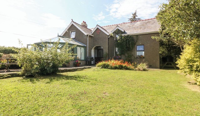 RHIANFA, pet friendly, country holiday cottage in Aberdaron