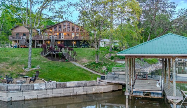 Rhinostar Lakeside Retreat