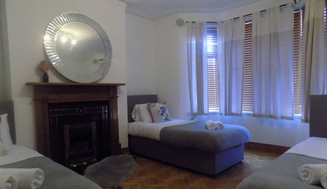 Rhiwbina House Great links to Cardiff City Centre