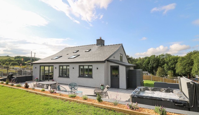 RHIWMYNACH, family friendly, country holiday cottage in Aberystwyth