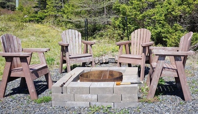 Rhodies Pondside Retreat, less than 1 hour from St. John’s!