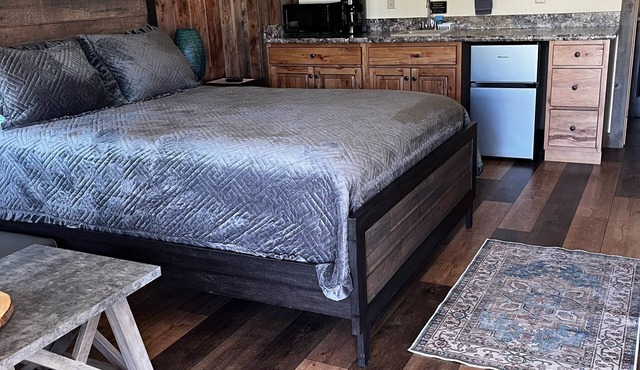 Rhodopa Lodge at Yellowstone Hotel rooms
