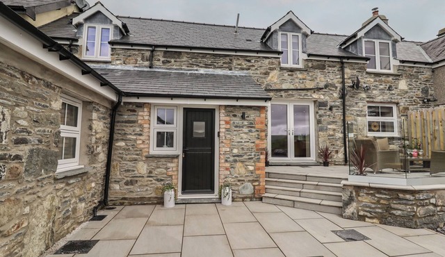 RHOS LAS, pet friendly, character holiday cottage in Cerrigydrudion