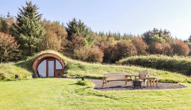 RHOSYDD, pet friendly, character holiday cottage in Ruthin