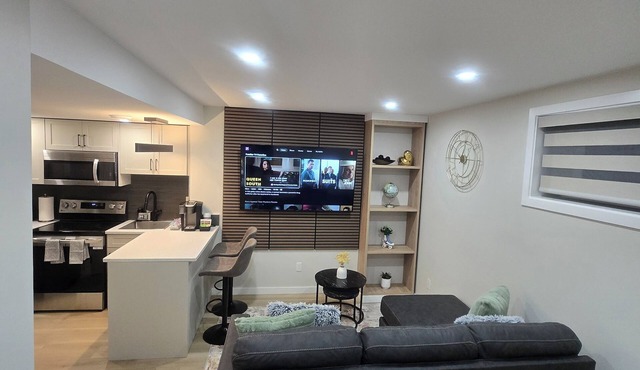 Rhote's Luxury in Saskatoon. Sleek 1-Bedroom | Modern Comforts | Prime Location