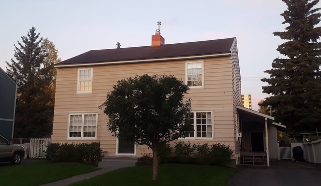 Rhubarb North - Downtown Anchorage historic restored home