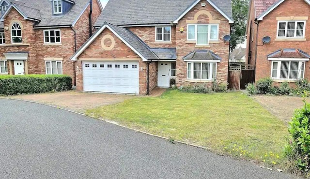 Rhuddlan 5-Bed House, Sleeps 7, Pet-Friendly