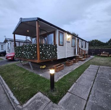 Rhyl Caravan with Veranda Egg Chairs & Garden