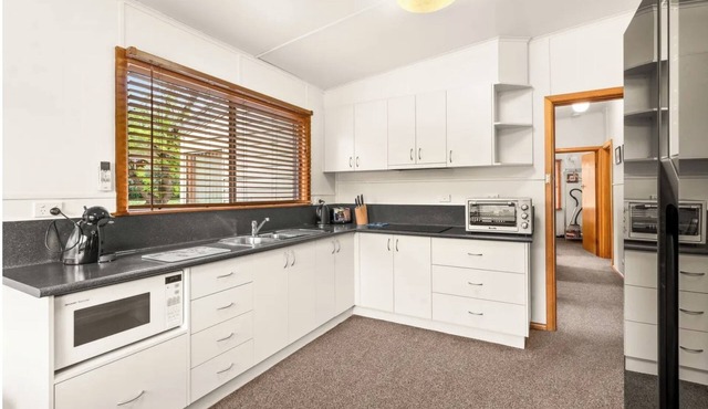 Rhyll Quiet oasis within walking distance to the shops and the beach