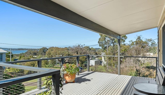 Rhyll Retreat with Water Views