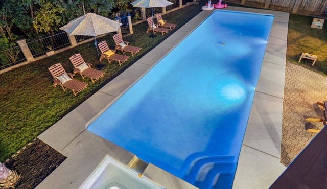 Rhythm Retreat: Stunning 5-bedroom in Austin with Large Pool, Game Room, Firepit
