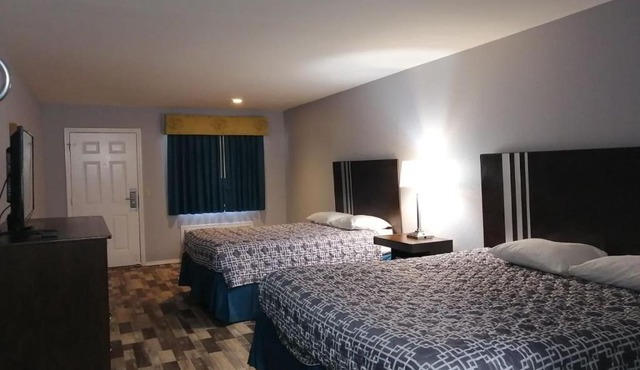 Riata Inn - Crystal City
